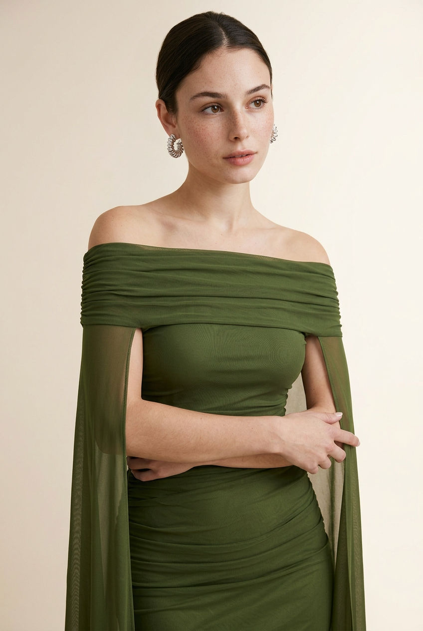 VESTIDO VERDE OLIVO CON CAPA