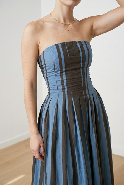 VESTIDO STRAPLESS CAFE Y AZUL