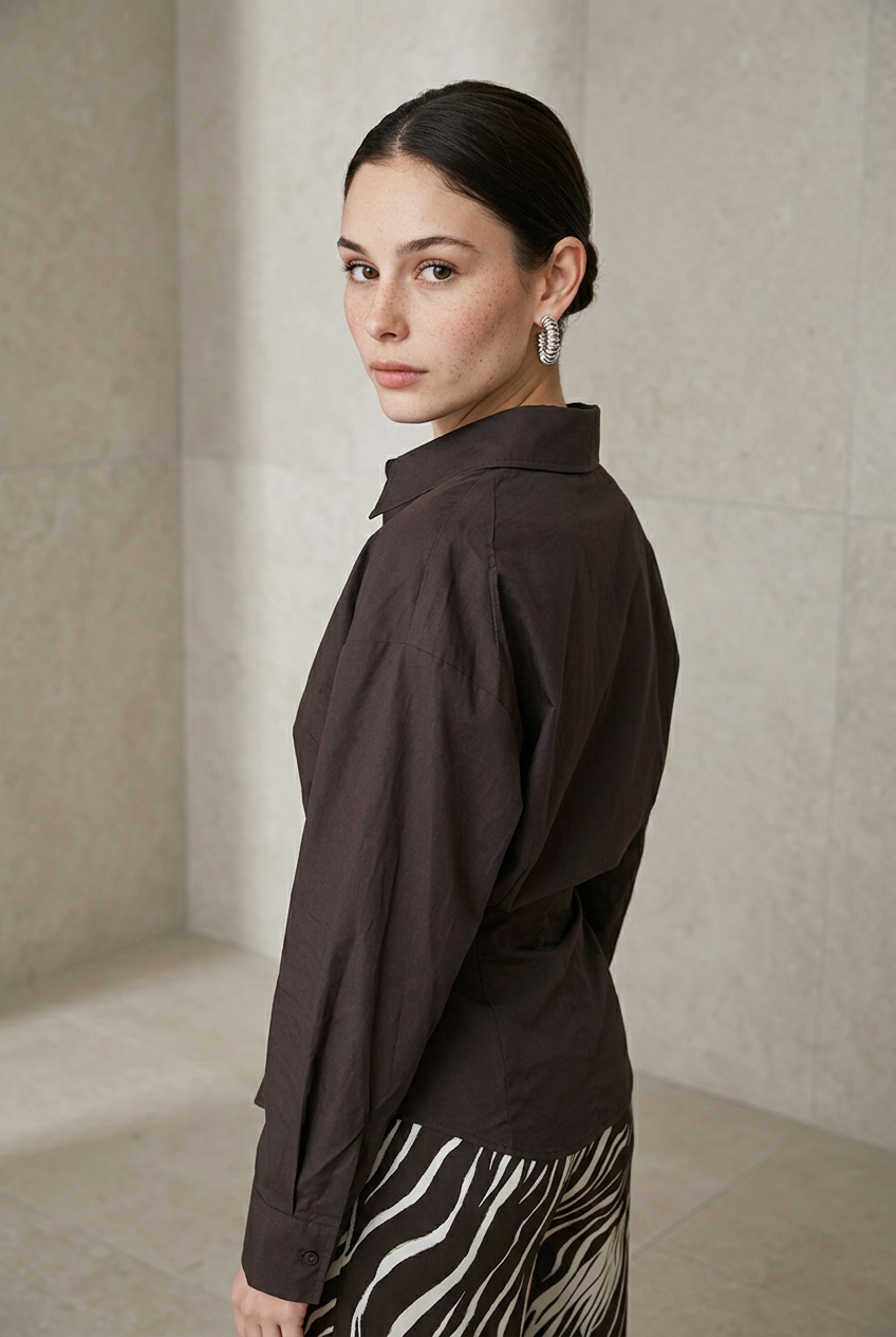 CAMISA CAFE DETALLE BOTON