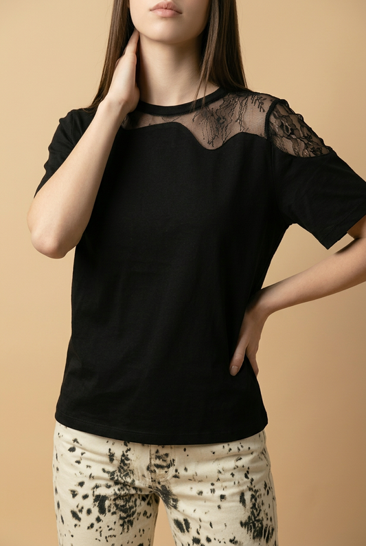 PLAYERA B&W CON ENCAJE