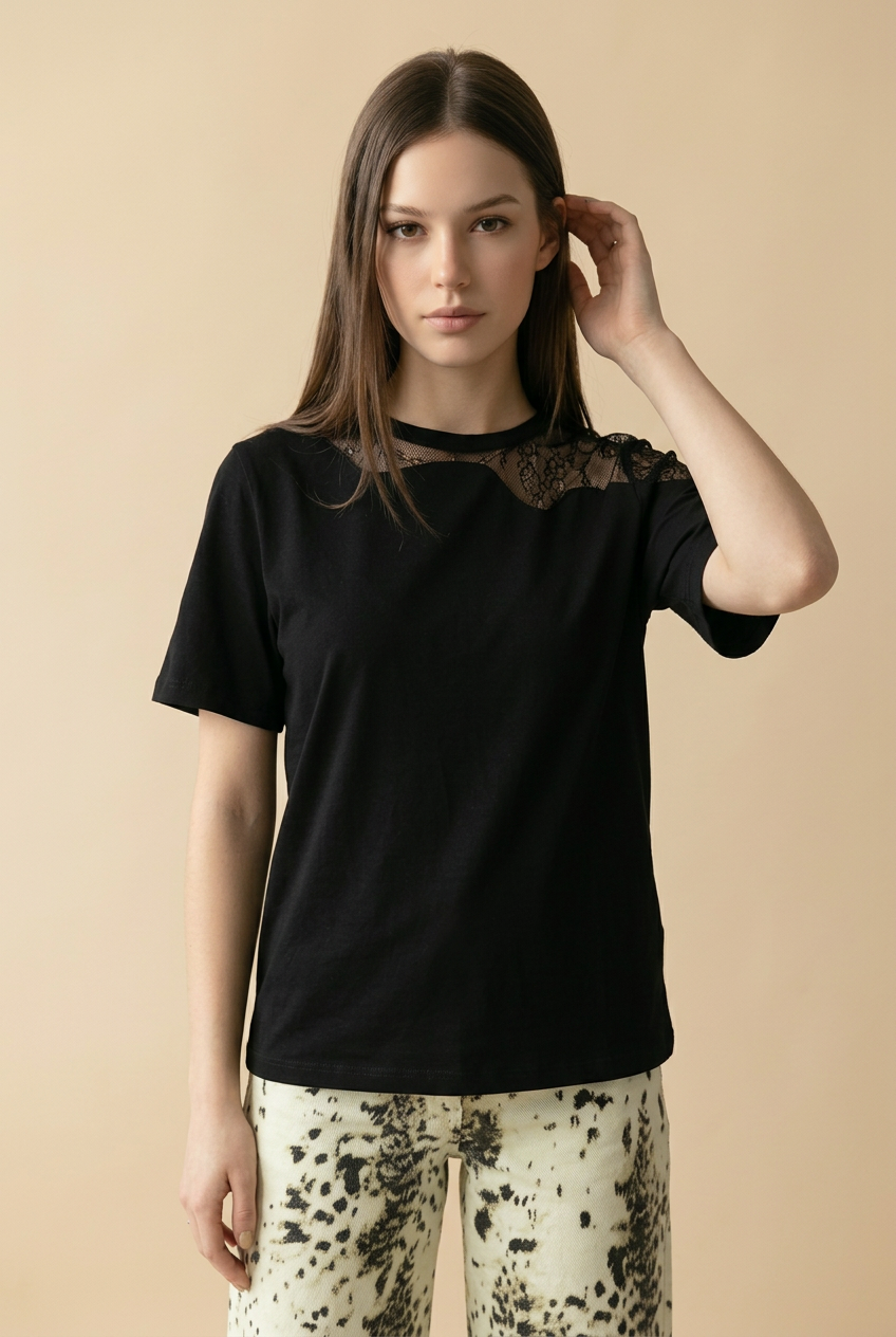 PLAYERA B&W CON ENCAJE