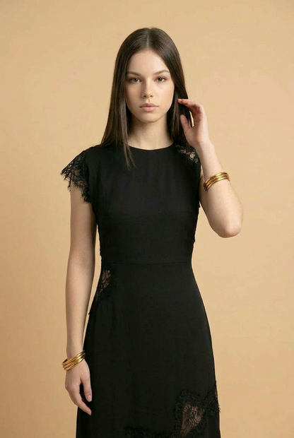 VESTIDO MIDI NEGRO SATINADO CON ENCAJE